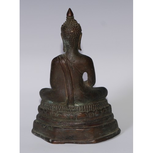 125 - Burmese School (19th century), a bronze Buddha, seated in varasana, 18.5cm high