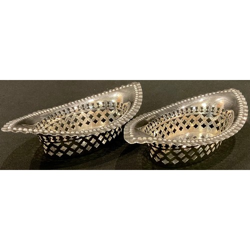 198 - A pair of Edwardian silver navette shaped sweetmeat dishes, Birmingham 1905