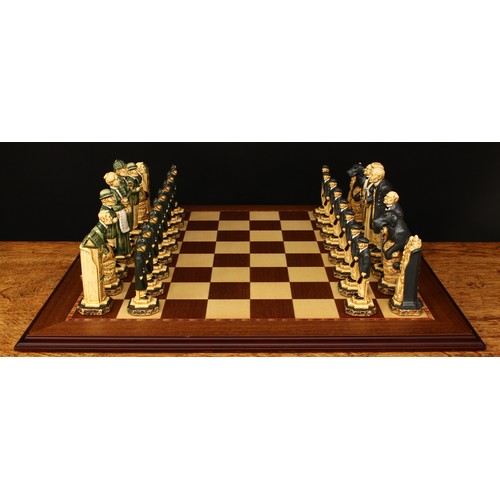 292 - Sherlock Holmes Interest - a Studio Anne Carlton Sherlock Holmes chess set, boxed with literature an... 