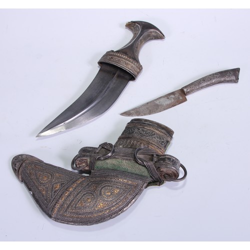 400 - A Middle Eastern silver mounted jambiya dagger, 17cm curved blade with central ridge, horn hilt, par... 