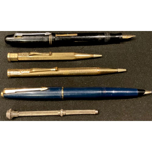 424 - A Parker fountain pen; another; two rolled gold pencils; seal top pencil (5)