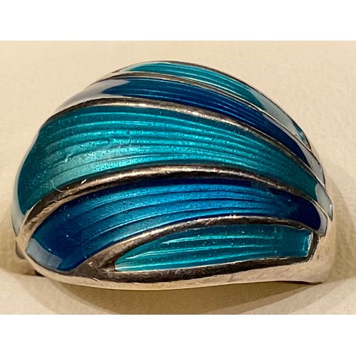 542 - A David Andersen of Norway sterling silver ring, enamelled with five bands of turquoise and blue in ... 