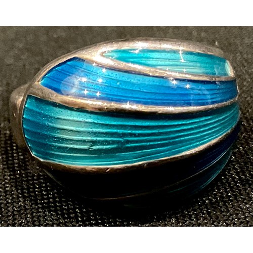 542 - A David Andersen of Norway sterling silver ring, enamelled with five bands of turquoise and blue in ... 