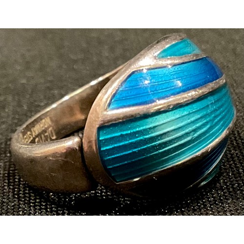 542 - A David Andersen of Norway sterling silver ring, enamelled with five bands of turquoise and blue in ... 