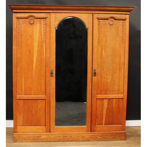 10 - An Arts & Crafts period oak two-piece bedroom suite, comprising wardrobe, 208cm high, 190cm wide, 61... 