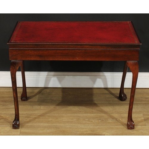 402 - A mahogany canteen table, inset tooled and gilt top enclosing a King’s pattern service, by Barnett &... 