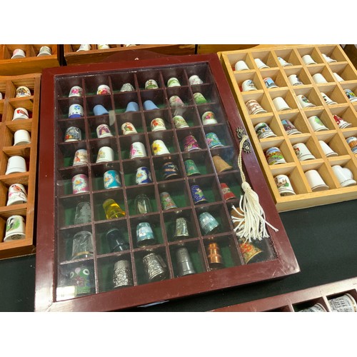 71 - Thimbles- Wedgewood, Royal Albert; cloisonné; coronation,  Country, City and others, in cases (appro... 