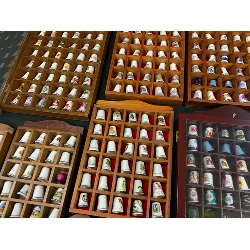 71 - Thimbles- Wedgewood, Royal Albert; cloisonné; coronation,  Country, City and others, in cases (appro... 