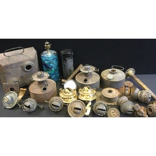 96 - Oil lamps;  reservoirs;  paraffin holders;  etc