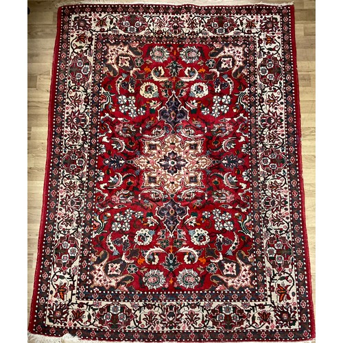 246 - A fine hand made Persian Isfahan rug, 203cm x 149cm