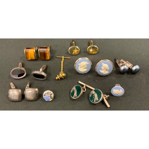 377 - A pair of Wedgwood cufflinks and a tie stud, cased;  Stratton cufflinks;  silver cufflinks, with a g... 