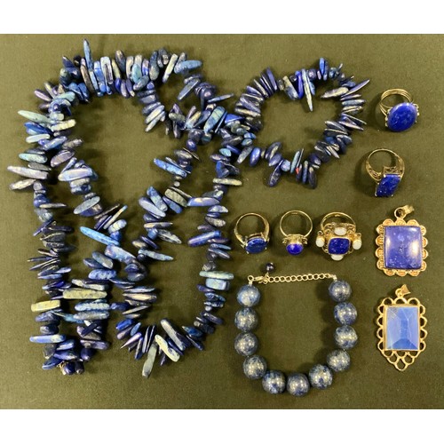 390 - A Lapis Lazuli frond pebble bead necklace and bracelet suite;  globular bead bracelet;  silver mount... 