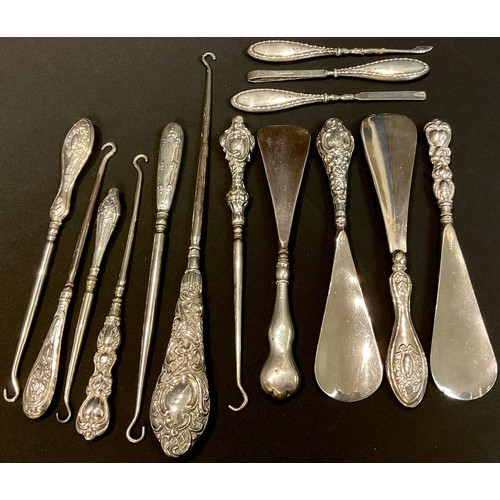 66 - A collection of Victorian and later silver hafted shoe horns, button hooks and manicure tools