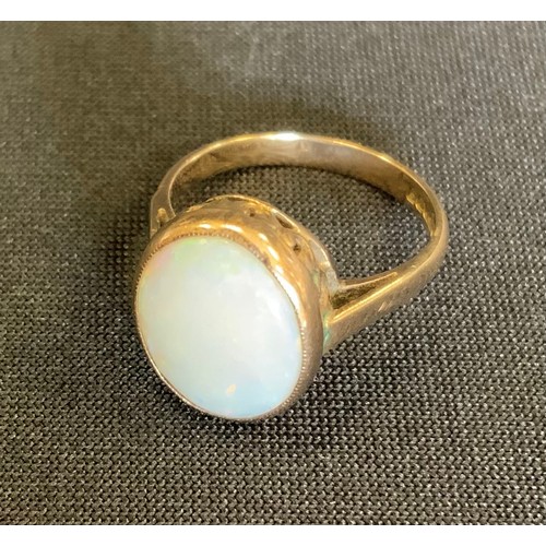 430 - A 9ct gold opal ring, 2.8g;