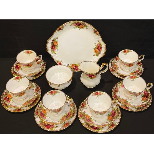 86 - A Royal Albert Old Country Roses pattern tea set for six