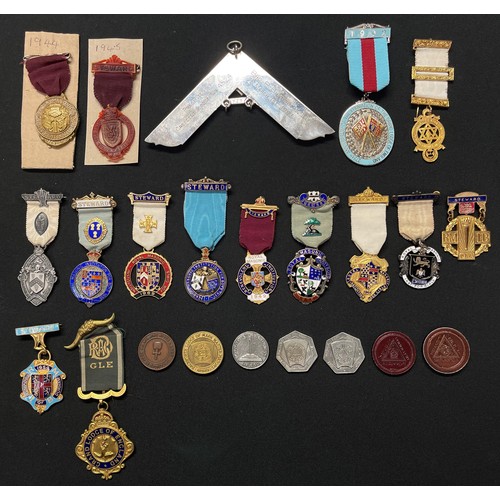 3044 - A collection of Masonic and RAOB Medals and Tokens. Including 1946 issue in plastic. 23 items in tot... 