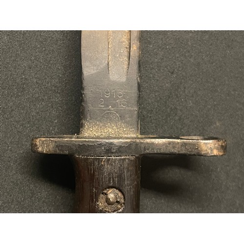 3095 - WW1 French Lebel bayonet with 517mm long spike blade, working release catch, brass hilt, overall len... 