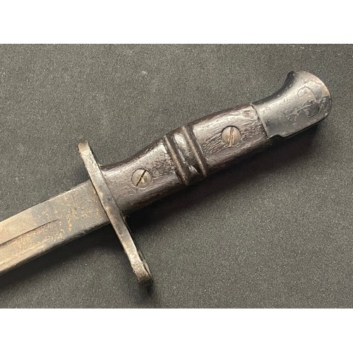 3095 - WW1 French Lebel bayonet with 517mm long spike blade, working release catch, brass hilt, overall len... 