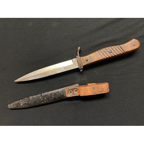 3100 - WW1 Imperial German Nahrkampfmesser Trench Knife with 143mm long blade maker marked 