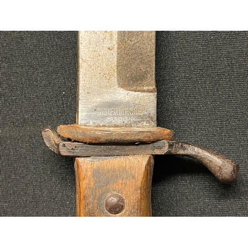 3100 - WW1 Imperial German Nahrkampfmesser Trench Knife with 143mm long blade maker marked 