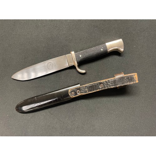 3236 - WW2 Third Reich Hitler Youth Knife with single edged blade 135mm in length, with 