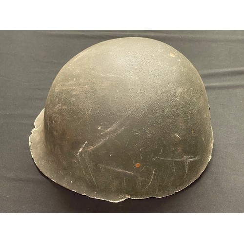 3268 - Argentinian Falklands War Group comprising of US M1 Helmet (Front Seam) and M1 liner with named leat... 