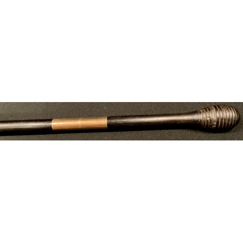 3285 - A good quality cleaning rod with turned wooden handle, copper decorative band and a threaded brass e... 