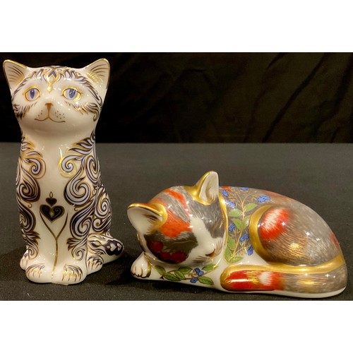 31 - A Royal Crown Derby paperweight, Majestic Kitten, limited edition 89/5,000, gold stopper; another Ca... 