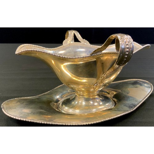 293 - A silver double lipped sauce boat on stand, Chester 1908. 211g, 6.8toz