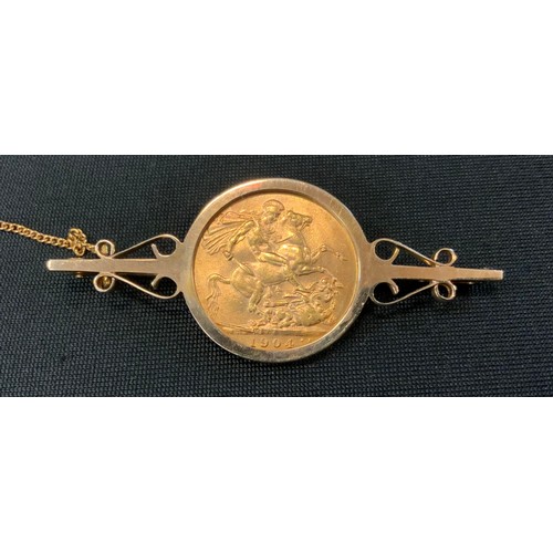 349 - An Edward VII sovereign, 1904, mounted as a brooch, 9ct gold mounts, 11.7g gross