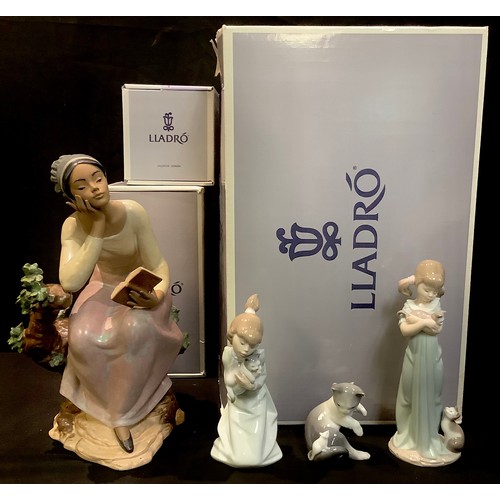 125 - A Lladro figure, Poetic Moment, boxed; others, Sleepy Kitten, boxed; Cat and Mouse, boxed; girl with... 