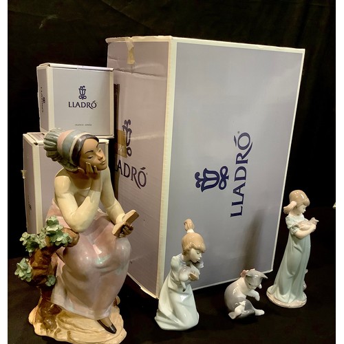 125 - A Lladro figure, Poetic Moment, boxed; others, Sleepy Kitten, boxed; Cat and Mouse, boxed; girl with... 