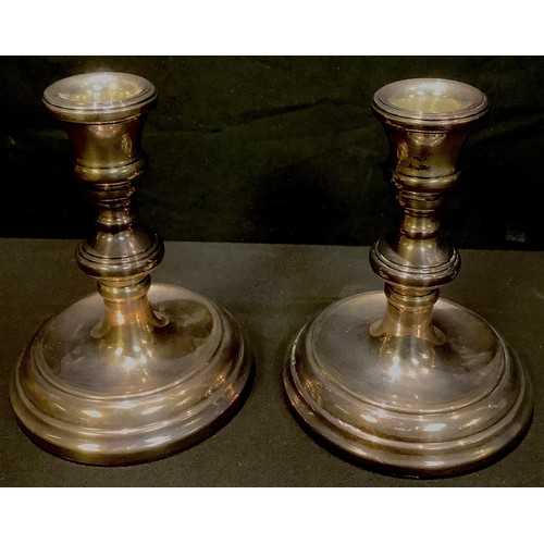 160 - A pair of Elizabeth II silver candlesticks, Birmingham 1990