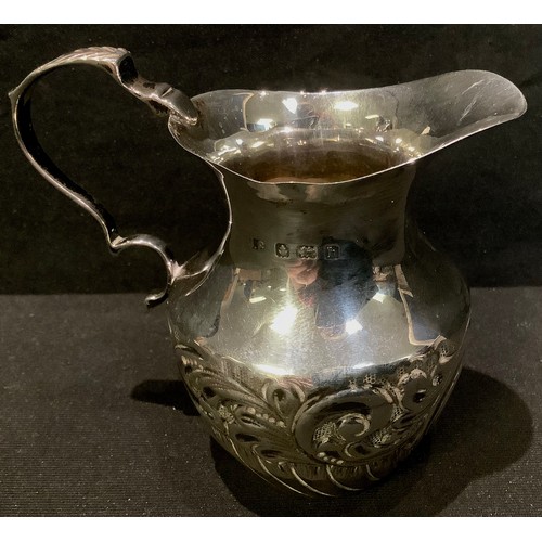 161 - An Edwardian silver cream jug, Birmingham 1907