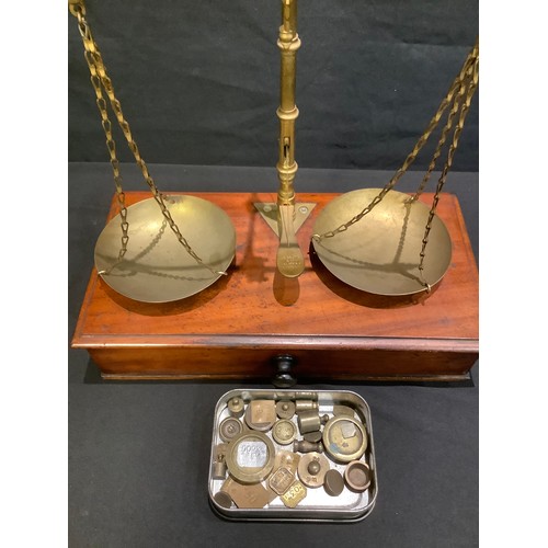 191 - A 19th century mahogany and brass apothecary balance scale and weights, c.1870