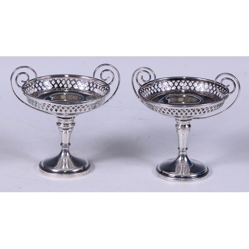 122 - An associated pair of silver pedestal sweetmeat dishes, Walker & Hall, Sheffield, 1908 and 1912, 12c... 