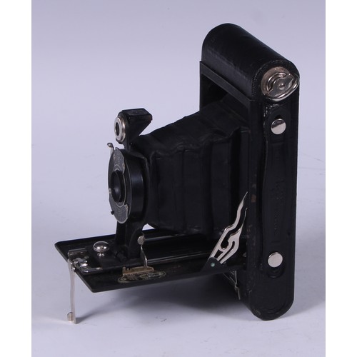 209 - A Kodak No.2 Folding Cartridge Hawk-Eye Model B camera, cased