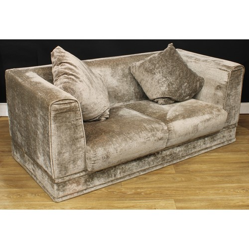 605 - A contemporary hotel reception sofa, 69.5cm high, 173cm wide, the seat 125cm wide and 65cm deep