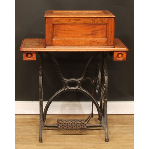 610 - A late 19th century Singer sewing machine, treadle base, 97.5cm high, 81.5cm wide, 41.5cm deep overa... 