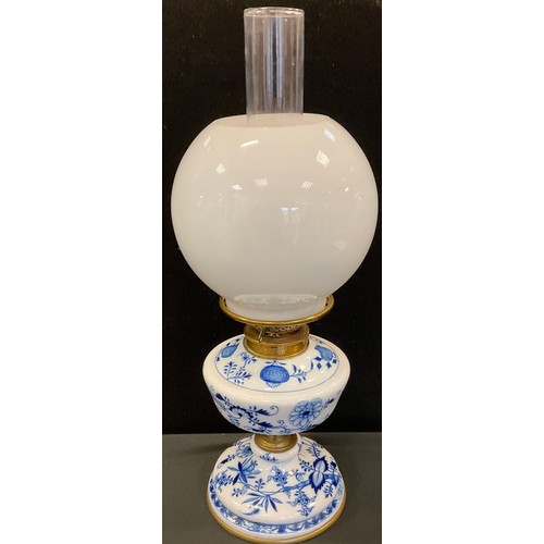 223 - A Meissen design blue onion pattern oil lamp, Hinks patent wick adjuster;  frosted globular shade, 4... 