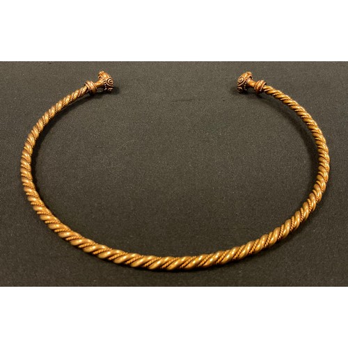 360 - A late 19th/early 20th century gold coloured metal torque necklace, unmarked, 14.5cm wide