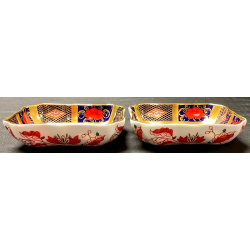 5 - A pair of Royal Crown Derby Imari palette 1128 pattern rounded rectangular trinket dishes, solid gol... 