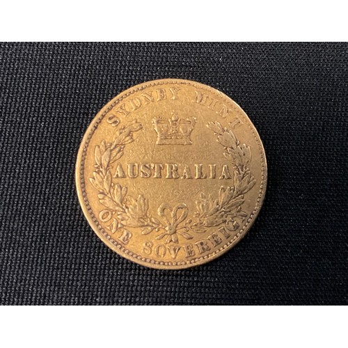 404 - A Victorian Australian sovereign, 1864, Sydney mint, 7.9g