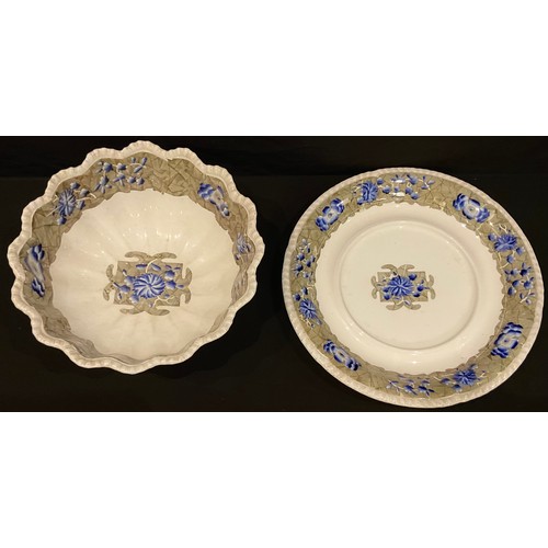 78 - A mid 19th century Spode Orientalist pattern scalloped punch bowl and stand, gadrooned rim, printed ... 