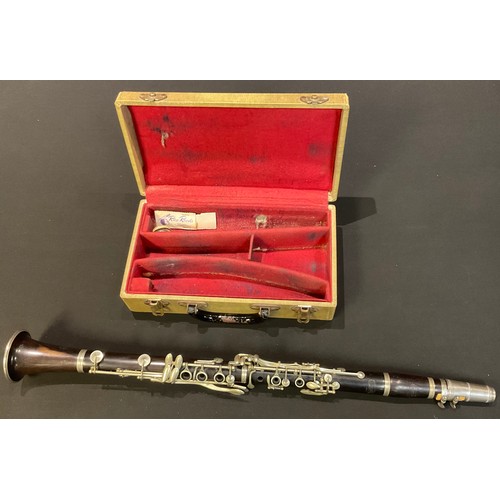 152 - A Console clarinet, in fitted carry case with accessories