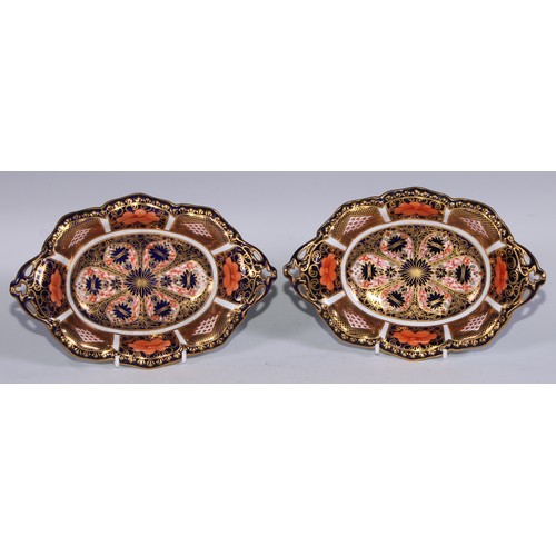 601 - A pair of Royal Crown Derby 1128 pattern shaped oval dishes, 21.5cm wide, printed marks