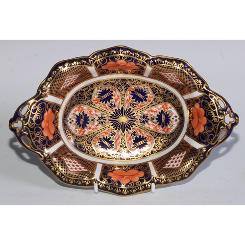 601 - A pair of Royal Crown Derby 1128 pattern shaped oval dishes, 21.5cm wide, printed marks