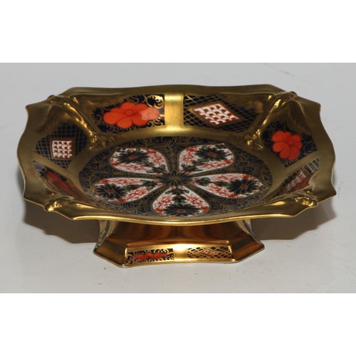 602 - A pair of Royal Crown Derby 1128 pattern shaped square pedestal comports, solid gold bands, 14cm wid... 