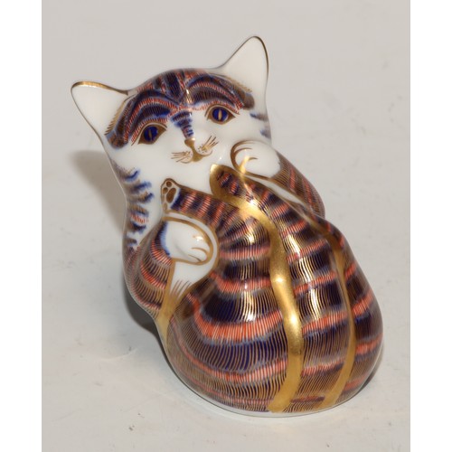 773 - Three Royal Crown Derby paperweights, Sitting Kitten, Kitten and Siamese Kitten, all with gold stopp... 