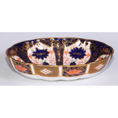 616 - A Royal Crown Derby 1128 pattern shaped square dish, 20cm wide, printed mark, first quality; a cream... 